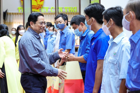 Sáng nay Thủ tướng Chính phủ Phạm Minh Chính đối thoại với công nhân - Ảnh 2.