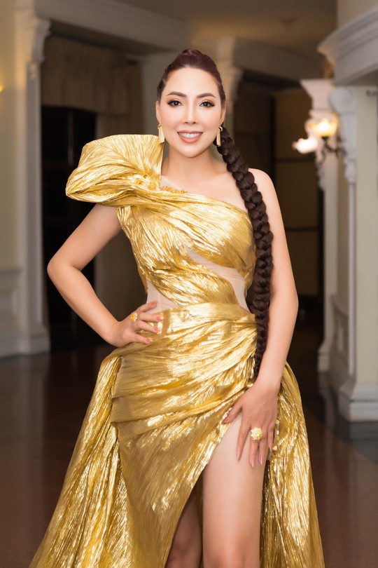 Chân dung Hoa hậu Nguyễn Thị Nhuần nhận giải Top 10 Nữ doanh nhân Sắc Tâm Tài - Ảnh 3.