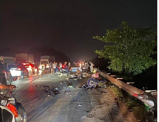 Tai nạn giao thông kinh hoàng trong đêm, 3 người tử vong, 2 người bị thương - Ảnh 1.