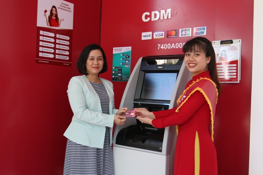 Agribank Trà Vinh đưa vào hoạt động máy gửi, rút tiền tự động Autobank CDM - Ảnh 6.