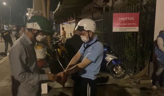 CLIP: Công an phục kích tóm được nhiều quái xế ở Tiền Giang - Ảnh 2.