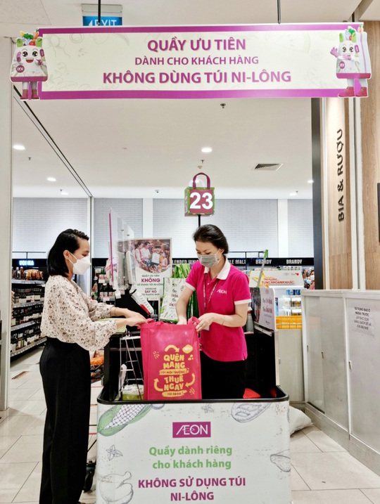 Aeon Việt Nam triển khai sáng kiến cho mượn túi môi trường - Ảnh 1.