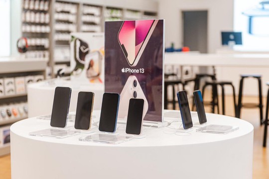 Big sale khủng nhất năm: TopZone bán iPhone 13 chỉ nửa giá, loạt sản phẩm Apple giảm mạnh đến 20% - Ảnh 3.