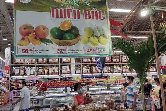 Trái cây nội chen chân vào cửa hàng cao cấp - Ảnh 1.