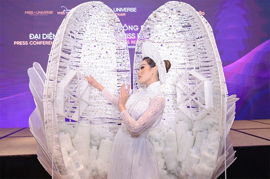 Trang phục dân tộc Việt độc lạ tại các cuộc thi sắc đẹp thế giới - Ảnh 6.