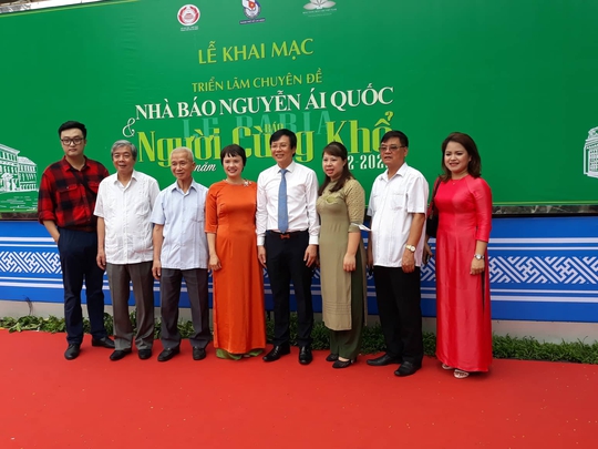 Khai mạc triển lãm về Nhà báo Nguyễn Ái Quốc - Ảnh 7.