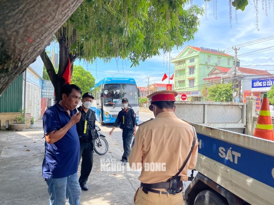 Tài xế xe ô tô ở Quảng Bình dương tính với ma túy khi đang chở 40 khách - Ảnh 1.
