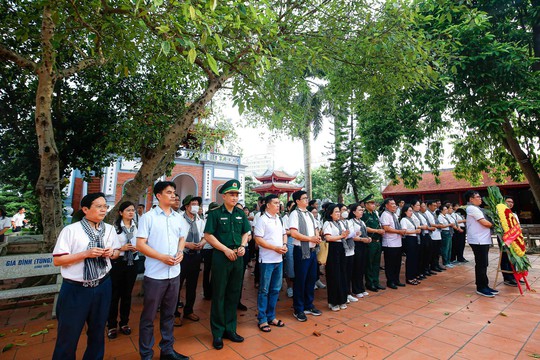 Đảng ủy Khối Dân - Chính - Đảng TP HCM về nguồn tại Quảng Ninh - Ảnh 6.