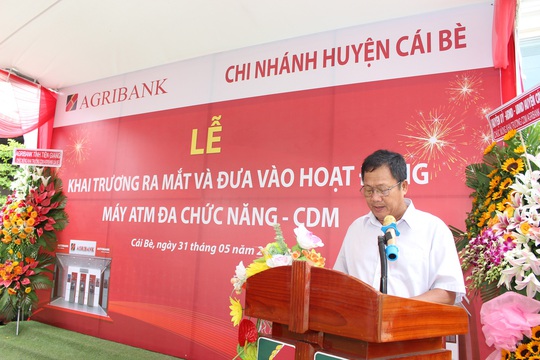 Lần đầu đưa ATM đa chức năng phục vụ người dân 2 huyện ở Tiền Giang - Ảnh 4.