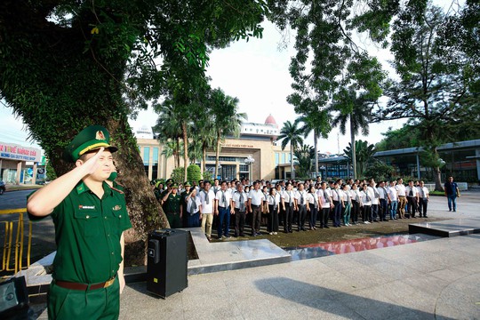 Đảng ủy Khối Dân - Chính - Đảng TP HCM về nguồn tại Quảng Ninh - Ảnh 7.