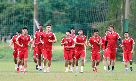 Bùi Tiến Dũng có thể vắng mặt ở AFC Cup - Ảnh 1.