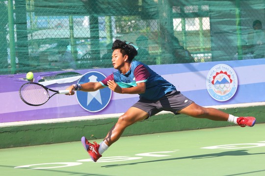 Nhiều tay vợt trẻ Việt Nam vào tứ kết ITF U18 nhóm 5 năm 2022 - Ảnh 1.