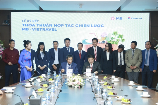 Vietravel ký kết thỏa thuận hợp tác toàn diện với Ngân hàng TMCP Quân Đội - Ảnh 3.