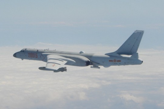 Trung Quốc: Điều máy bay mang “lưỡi hái tử thần” ra gần Nhật Bản - Ảnh 1.
