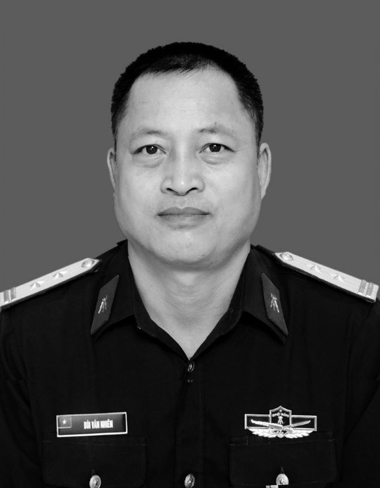 Chủ tịch nước truy tặng Huân chương Dũng cảm cho Thượng tá Bùi Văn Nhiên - Ảnh 1.