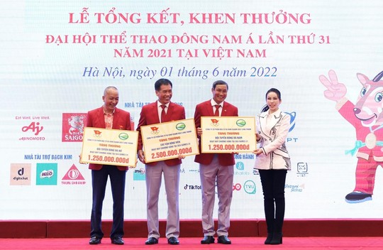 Golf Long Thành trao thưởng 5 tỉ đồng cho các vận động viên có thành tích xuất sắc tại SEA Games 31 - Ảnh 1.