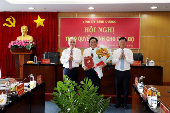 Bình Dương điều động, bổ nhiệm nhiều cán bộ chủ chốt - Ảnh 1.