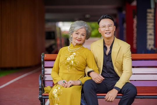 Giáo dục lòng biết ơn thông qua chương trình nghệ thuật Mẹ là tình yêu - Ảnh 1.