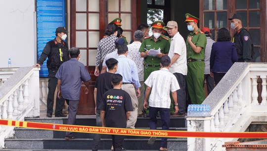 An ninh thắt chặt tại phiên xét xử vụ Tịnh thất Bồng Lai - Ảnh 4.