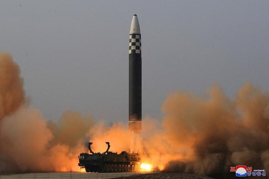 Mỹ-Hàn-Nhật đồng loạt phóng tên lửa đáp trả Triều Tiên - Ảnh 1.