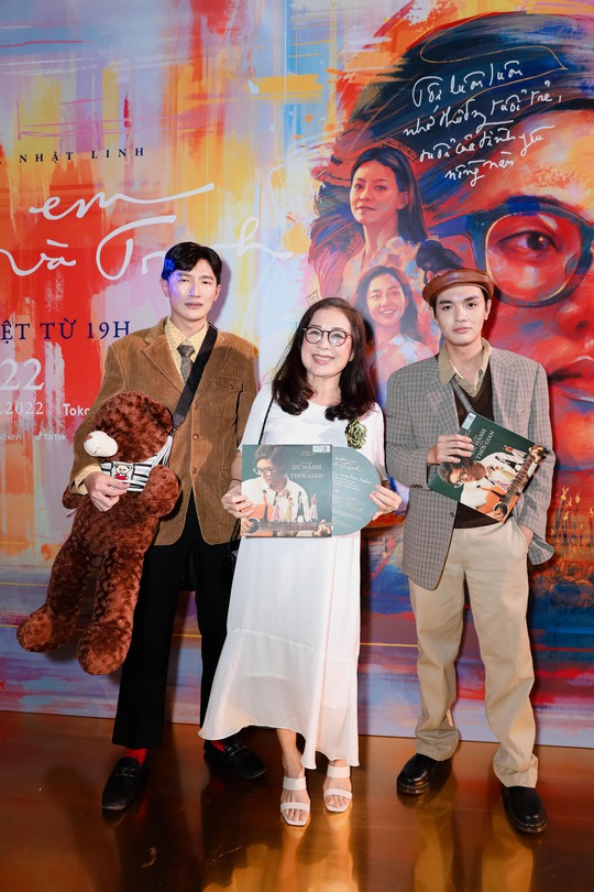 Sao Việt rộn rã trên thảm đỏ ra mắt phim về nhạc sĩ Trịnh Công Sơn - Ảnh 3.