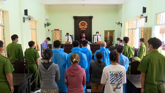 Ngày trả giá của 10 đối tượng hành hung trung tá công an - Ảnh 1.