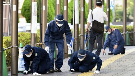 Vụ ám sát cựu Thủ tướng Abe Shinzo: Mẹ nghi phạm lên tiếng - Ảnh 2.