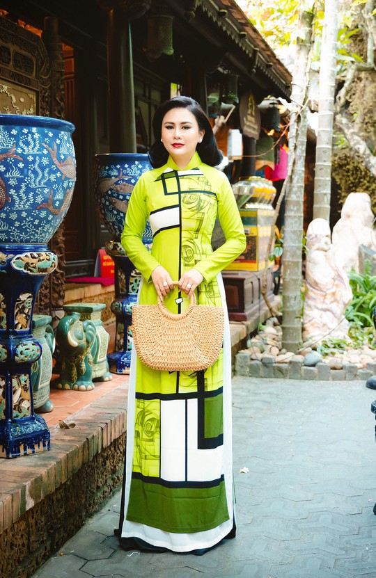 Hoa hậu Lý Kim Ngân đẹp nền nã trong tà áo dài thuần Việt - Ảnh 6.