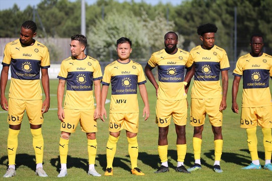 Quang Hải dự bị, Pau FC thắng nhọc nhằn Angouleme Charente - Ảnh 2.
