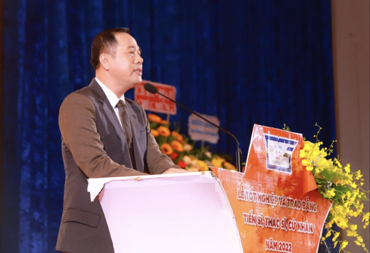 Hiệu trưởng Trường ĐH Sư phạm TP HCM khuyên sinh viên sống tử tế - Ảnh 1.
