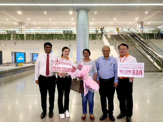 Đoàn khách quốc tế đầu tiên đến TP HCM bằng đường sông sau 2 năm đại dịch - Ảnh 2.