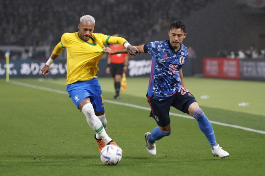 Bị rao bán, Neymar chơi khó PSG - Ảnh 1.