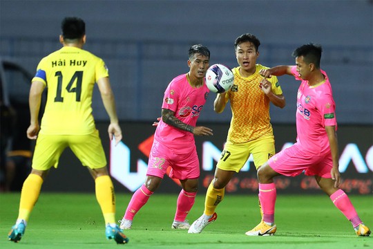 CLB Hải Phòng vững ngôi đầu bảng sau khi thắng đậm Sài Gòn FC - Ảnh 2.
