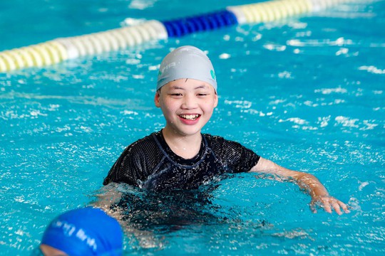 Miễn phí dạy bơi cho hơn 150 trẻ em có hoàn cảnh khó khăn ở Hà Nội - Ảnh 13.