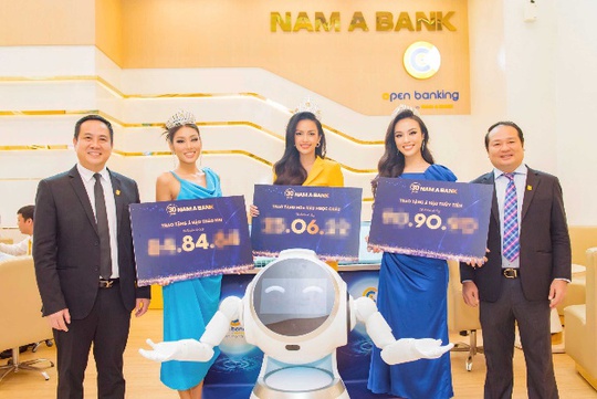 Top 3 Hoa hậu Hoàn vũ Việt Nam 2022 trải nghiệm không gian giao dịch số tại Nam A Bank - Ảnh 1.