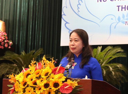 Chủ tịch Hội Liên hiệp Phụ nữ Việt Nam bật khóc trong buổi nhắc nhớ ký ức - Ảnh 1.