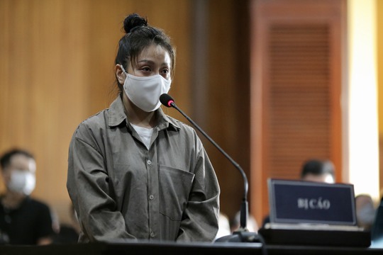 Vì sao hoãn phiên tòa xét xử “dì ghẻ” bạo hành bé gái 8 tuổi đến chết? - Ảnh 2.