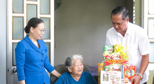 Lãnh đạo tỉnh Sóc Trăng thăm hỏi ông Lê Phước Thọ và mẹ Việt Nam anh hùng - Ảnh 3.