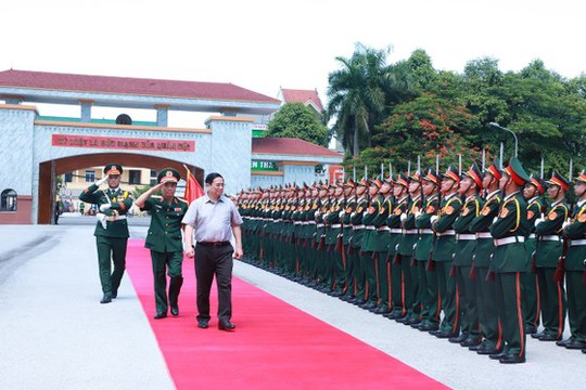 Thủ tướng Phạm Minh Chính kiểm tra nhiều công trình trọng điểm tại Nghệ An - Ảnh 2.