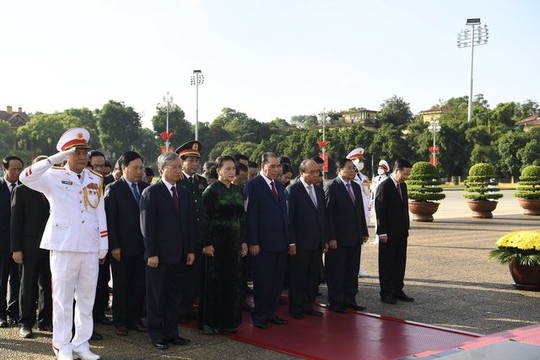 Lãnh đạo Đảng, Nhà nước tưởng nhớ Chủ tịch Hồ Chí Minh và các Anh hùng liệt sĩ - Ảnh 8.