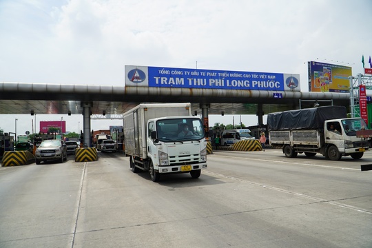 Cận cảnh ngày đầu thu phí không dừng trên cao tốc TP HCM – Long Thành - Dầu Giây - Ảnh 1.