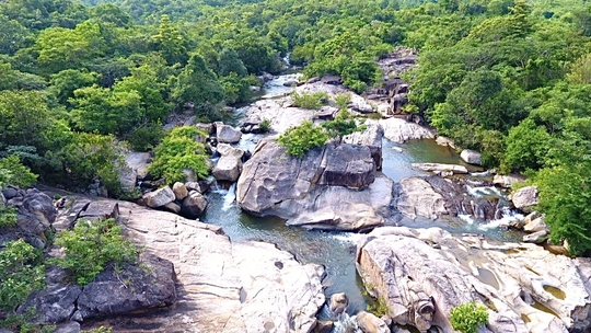 Ninh Thuận có suối Ô Căm - Vẻ đẹp thiên nhiên giữa núi rừng Bác Ái - Ảnh 2.