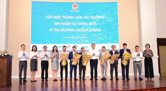 Doanh nghiệp tiếp tục đóng góp, hỗ trợ giải pháp công nghệ, phát triển thị trường vốn - Ảnh 1.