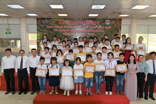 Vedan Việt Nam khen thưởng 701 con em CBCNV có thành tích học tập tốt - Ảnh 1.