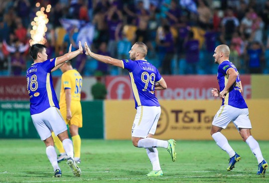 Thắng ngược SLNA, CLB Hà Nội vững ngôi đầu V-League 2022 - Ảnh 3.