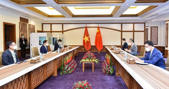 Bộ trưởng Bùi Thanh Sơn gặp Ngoại trưởng Trung Quốc Vương Nghị - Ảnh 2.