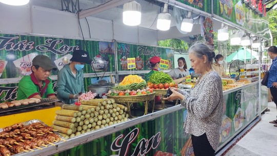 Hội chợ ẩm thực, hàng Thái Lan tái xuất sau hơn 2 năm dịch bệnh - Ảnh 5.