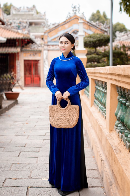 Hoa hậu thiện nguyện Lý Kim Ngân dịu dàng trong tà áo dài Việt - Ảnh 6.