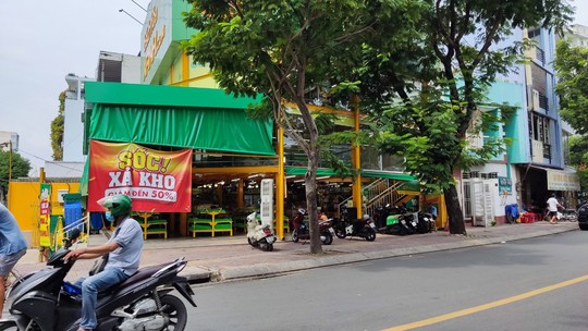 Không riêng gì Bách Hóa Xanh, nhiều cửa hàng cũng treo bảng “xả kho, giảm giá - Ảnh 5.