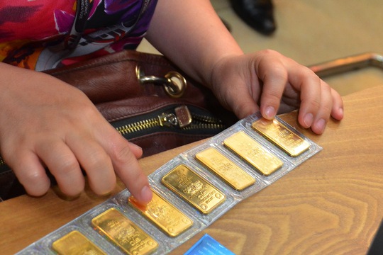 Giá vàng hôm nay 4-9: Vàng thế giới chỉ còn 48,7 triệu đồng/lượng - Ảnh 1.